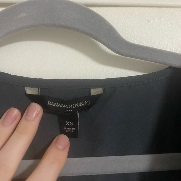 Banana Republic Charcoal Gray/Blue Shortsleeved Blouse size XS - Picture 3 of 5